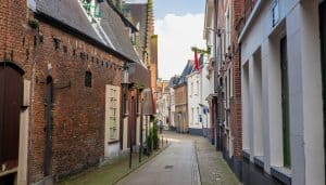 Straat en huizen in Turnhout, België